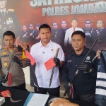 Kasatreskrim Polres Jombang, AKP Margono Suhendra, saat konferensi pers penangkapan anggota gangster.