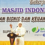 Gubernur Jawa Timur, Khofifah Indar Parawansa, saat menghadiri pelatihan bisnis dan keuangan syariah untuk remaja Masjid se-Jatim.