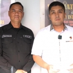 Kasatreskrim Polres Mojokerto Kota, AKP Mangara Panjaitan (kanan) didampingi Kasihumas Polres Mojokerto Ipda Jinarwan saat memberikan keterangan.