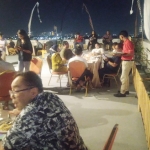 Suasana bak Pulau Dewata di Rooftop Hotel Ibis Surabaya Ciity Center.
