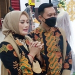 Wawali Madiun Inda Ayu Miko Saputri saat berkunjung di stan UMKM pada acara Wedding Expo di Sun City.