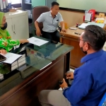 Pemdes Winong bersama perwakilan BPD dan petani saat mendatangi kantor DPU SDATR Kabupaten Pasuruan untuk menyampaikan permohonan normalisasi.