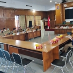 Sejumlah aktivis melakukan hearing dengan eksekutif di Kantor Pemkab Pasuruan. 
