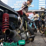 Motor berknalpot brong yang disita Satlantas Polres Jombang. foto: RONY S/ BANGSAONLINE