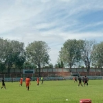 Pertandingan persahabatan antara Tim Sepak Bola Kabupaten Pasuruan untuk Porprov Jatim melawan Persekabpas U-17, di Stadion Pogar, Bangil, Sabtu (14/6/2025).
