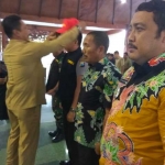 Plh. Bupati Pamekasan Mohammad Alwi saat mengukuhkan Timpora.