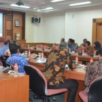 Suasana pertemuan Bupati dengan pejabat Forkopimda. foto: SYUHUD/ BANGSAONLINE