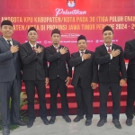 Komisioner KPU Kabupaten Kediri usai dilantik. Foto: Ist.