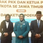 Ketua TP PKK dan Pembina Posyandu Kota Kediri, Faiqah Azizah Muhammad Qowimuddin (tengah), bersama Wali Kota Kediri, Vinanda Prameswati dan wakilnya,Gus Qowim. Foto: Ist