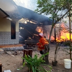 Kebakaran di Jalan Imam Bonjol Lingkungan Kedung Piring, Kelurahan Tegal Besar, Kecamatan Kaliwates, Jember.