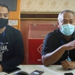 Sekretaris Gugus Tugas Percepatan Penanganan Covid-19 Kota Surabaya Hendro Gunawan bersama Kepala Bappeko Surabaya Eri Cahyadi (kiri) saat jumpa pers.