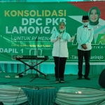 Bacabup-Bacawabup Kartika Hidayati-Saim saat memberikan sambutan di acara Konsolidasi PKB untuk Kemenangan Karsa. (foto: ist).