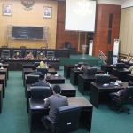 Suasana hearing Komisi A dan C dengan OPD di Gedung DPRD Jombang. (foto: AAN AMRULLOH/BANGSAONLINE)