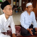 Kepala Pengasuh Pondok Pesantre Al-Berr, M Fatikhurrohman (kiri) didampingi perwakilan guru, Ustad Abdul Aziz, saat memberikan klarifikasi.