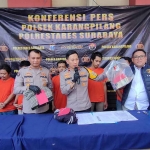 Konferensi pers terkait kasus curanmor di Surabaya.