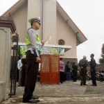 Kasatlantas Polres Batu turun langsung ke Gereja-gereja cek anggota demi amannya jalankan perayaan Paskah kota Batu.