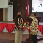 Bupati Jember Hendy Siswanto menandatangani MoU dengan Pusat Penelitian Kopi dan Kakau (Puslit) Jember di Pendopo Wahyawibawagraha, Sabtu (24/04).