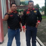  Ketua Umum LSM Penjara, Rudy Hartono dan anggota LSM usai keluar dari kantor Kejaksaan Pasuruan 