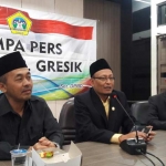 Ketua DPRD Gresik Ahmad Nurhamim bersama Wakil Ketua Moh. Syafi