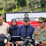 Konferensi pers terkait penertiban bangunan di Puncak, Bogor.