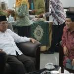 KHM Hasyim Muzadi saat rapat dengan Rektor UIN Malik Ibrahim Malang Prof Dr Mudjia Rahardjo, MSi beserta civitas akademika UIN Malik Ibrahim. Fo