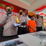 Kapolres Blitar Kota AKBP Argowiyono saat jumpa pers kasus tabrak lari di Jalan Raya Desa Jiwut.