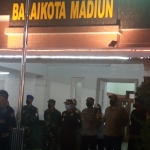 

Walikota Madiun H. Maidi memimpin apel pasukan sebelum keliling Kota Madiun.