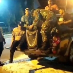 Polisi di Ngawi saat melakukan patroli sahur.