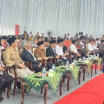 Gubernur Lemhanas Dr. H. TB. Ace Hasan Syadzily, M.Si, Prof Dr KH Asep Saifuddin Chalim, Khofifah Indar Parawansa, Dr Muhammad Al Baraa, Dr KH Mauhibur Rokhman dan para tokoh lainnya dalam acara Goes To Campus di Gedung Student Centre Pondok Pesantren Amanatul Ummah Pacet Mojokerto, Jawa Timur, Selasa (12/5/2026). Foto: MMA/bangsaonline