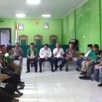 Ormas PC GP Ansor Kabupaten Sidoarjo beserta Satpol PP saat melakukan hearing di  ruang Sidang Satpol PP dan Linmas Kabupaten Sidoarjo. foto: nanang ichwan/ BANGSAONLINE