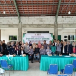 Direktur YLBH FT dan tim saat memberikan penyuluhan hukum di Balaidesa Mentaras. FOTO: ist.
