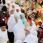 Pengajian dan khataman Alquran calon mempelai perempuan di kediaman pribadi Gubernur Jatim, Jl. Jemursari VIII No. 124, Surabaya. foto: IST/ TRISNADI/ BANGSAONLINE