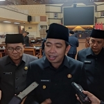 Bupati Jember, Gus Fawait saat memberikan keterangan