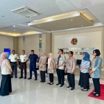 Kantah Kabupaten Pasuruan melaksanakan kegiatan briefing bagi petugas loket pelayanan. (Ist)