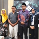 Ketua DPRD Kabupaten Pasuruan Sudiono Fauzan (tiga dari kanan) saat menemui Paguyuban Pedagang Pasar Wisata Cheng Hoo Pandaan.