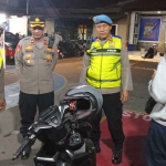 Kabag Ops Polres Kediri Kota, Kompol Iwan Setyo Budhi (nomor 2 dari kiri), saat memimpin KRYD. Foto: Ist