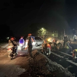 Perbaikan geometri saat malam hari tetap dilakukan untuk menghindari kepadatan lalu lintas. (Ist)