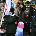 Wali Kota Risma saat memberangkatkan peserta Parade Surabaya Juang 2019. foto: ist