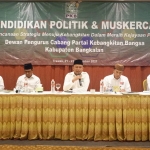 Ketua DPC PKB Bangkalan Syafiuddin Asmoro saat membuka muskercab. foto: SUBAIDAH/ BANGSAONLINE