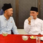 Najib Al Falaq, Sekretaris DPC Partai Demokrat Kabupaten Mojokerto bersama Gus Barra, Direktur ASC Foundation.