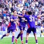 Para pemain Persik Kediri merayakan gol saat mengalahkan Persis Solo 2-1 di Stadion Brawijaya.