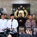 Menteri ATR/BPN, Nusron Wahid, saat konferensi pers.