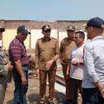 Wali Kota Malang, Wahyu Hidayat saat meninjau lokasi yang bakal menjadi relokasi pedagang Pasar Gadang. (dok. Ist)