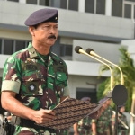 Kaskoarmada Laksma TNI Iwan Isnurwanto memimpin jalannya Upacara Peringatan Hari Ibu tahun 2019 bertempat di Dermaga Ujung, Markas Komando Armada II, Surabaya, Senin (23/12).