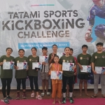 Para atlet Kickboxing Kabupaten Mojokerto yang meraih medali emas dan perak (dok. Ist)