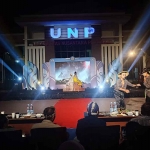 Drama kolosal yang dipersembahkan oleh mahasiswa UNP pada acara puncak Festival Kali Brantas. Foto: Ist