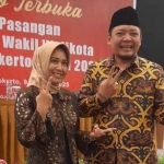 Ning Ita dan Cak Sandi, kepala daerah terpilih dalam pelaksanaan pesta demokrasi di Kota Mojokerto.
