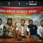 Relawan di Jawa Timur yang tergabung dalam komunitas Sapu Lidi saat menyatakan dukungannya terhadap kesuksesan G20 di Bali.