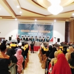 Sebanyak 49 mahasiswa lulusan program sarjana Sekolah Tinggi Ilmu Syariah Assalafiyah (STISA) Pamekasan diwisuda secara tatap muka di lt II Gedung Hotel Odaita, Jalan Raya Sumenep-Pamekasan.