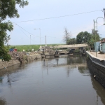 Anak Sungai Wrati tampak bersih dari sampah.